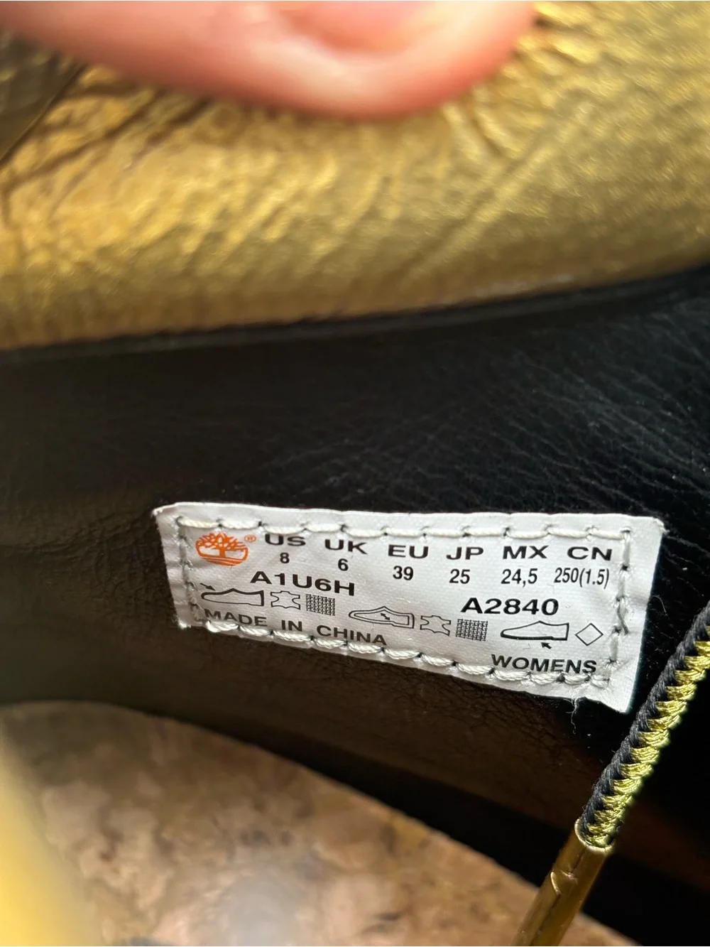 TIMBERLAND PATENT LEATHER BLACK AND GOLD BOOTS M8